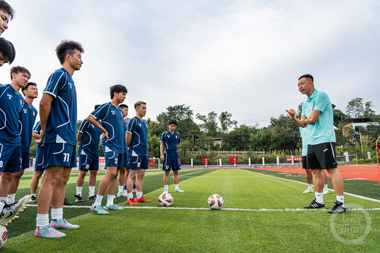 垫江明月天, 香队身处渝